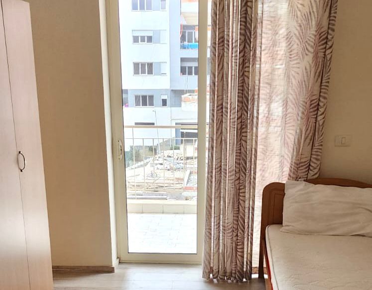 Tirane, jepet me qera apartament 2+1+Ballkon Kati 4, 110 m² 690 € (Kopshti Zoologjik)