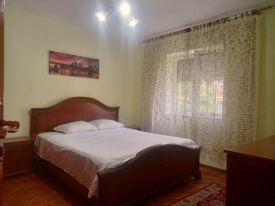 Tirane, jepet me qera apartament 1+1 Kati 3, 50 m² 550 € (Rruga e Elbasanit)