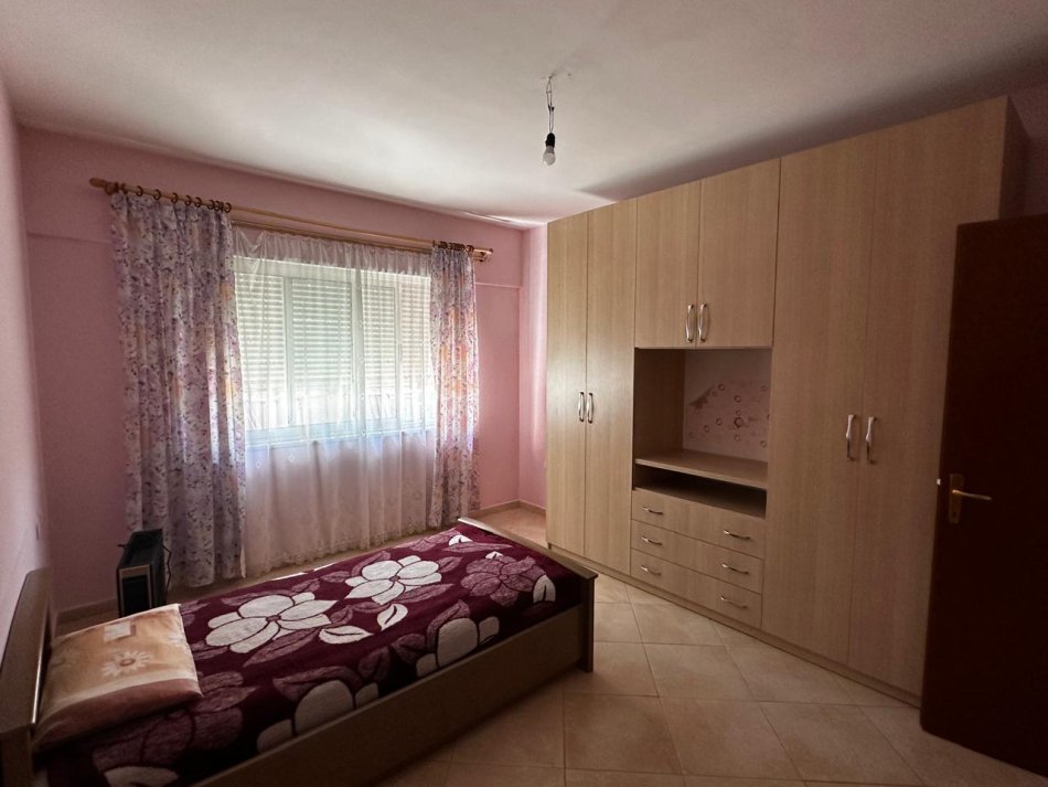 Tirane, jepet me qera apartament 2+1+Ballkon Kati 2, 120 m² 650 € (don bosko)