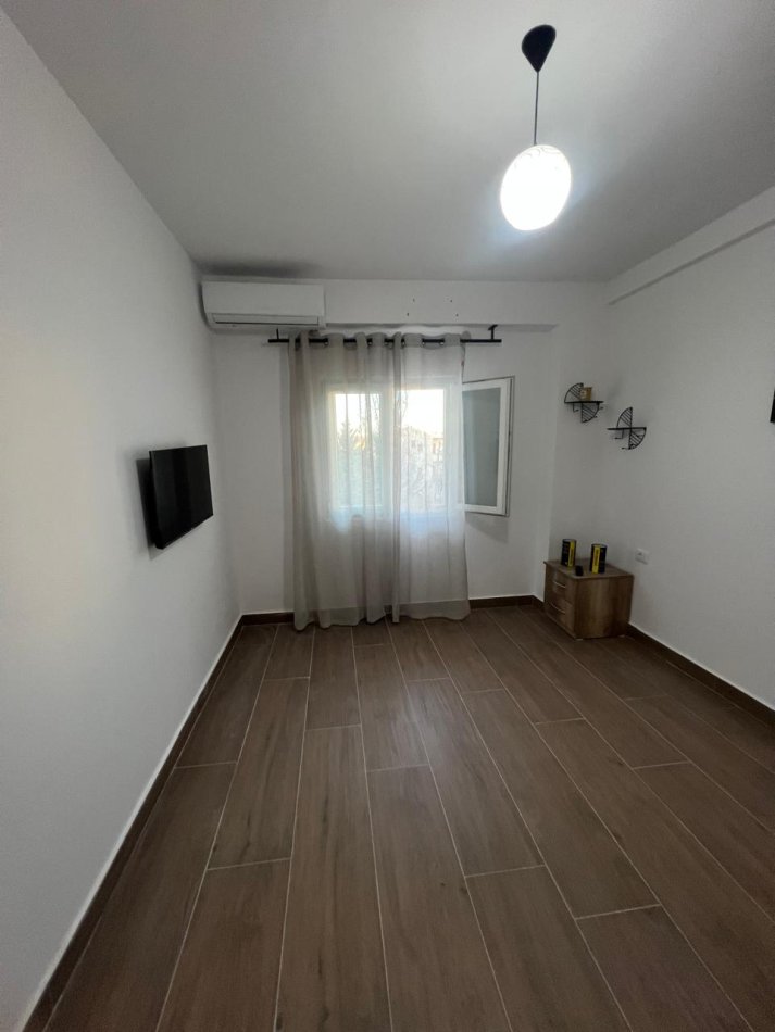 Tirane, jepet me qera apartament 1+1 Kati 3, 60 m² 500 € (Selite)