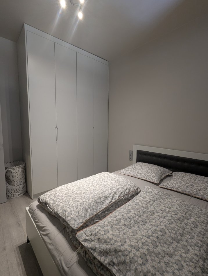 Tirane, jepet me qera apartament 1+1+Ballkon Kati 2, 55 m² 600 € (Liqeni i Thate)
