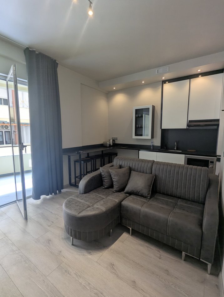 Tirane, jepet me qera apartament 1+1+Ballkon Kati 2, 55 m² 600 € (Liqeni i Thate)