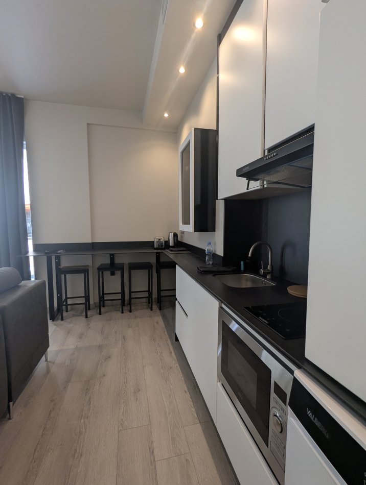Tirane, jepet me qera apartament 1+1+Ballkon Kati 2, 55 m² 600 € (Liqeni i Thate)