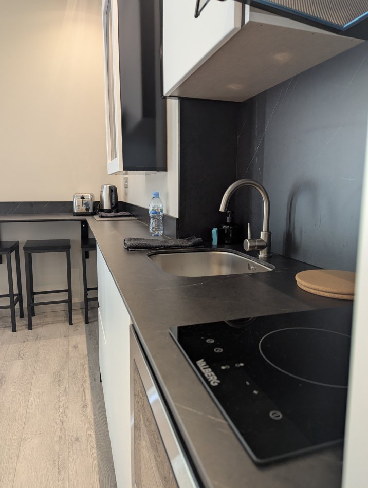 Tirane, jepet me qera apartament 1+1+Ballkon Kati 2, 55 m² 600 € (Liqeni i Thate)