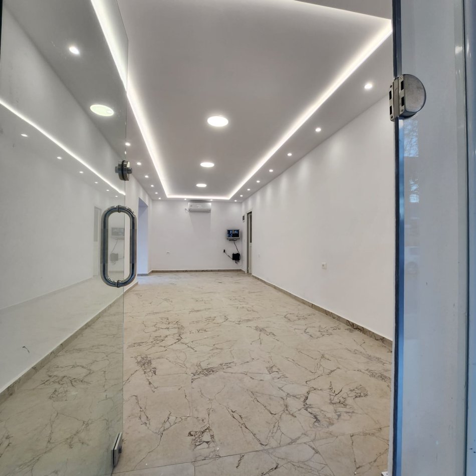 DYQAN ME QIRA TE 21 DHJETORI 27 m²/  600 €