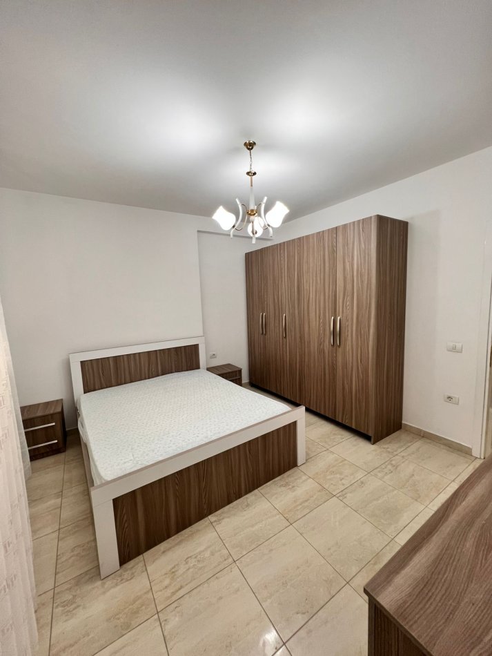 Tirane, jepet me qera apartament 2+1 Kati 2, 110 m² 650 € (Komuna e Parisit)