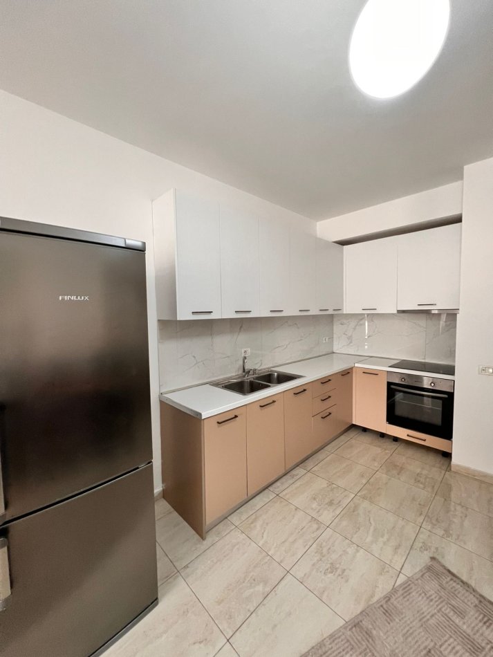 Tirane, jepet me qera apartament 2+1 Kati 2, 110 m² 650 € (Komuna e Parisit)