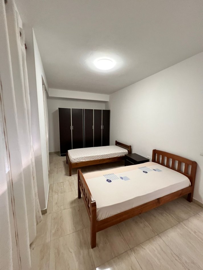 Tirane, jepet me qera apartament 2+1 Kati 2, 110 m² 650 € (Komuna e Parisit)