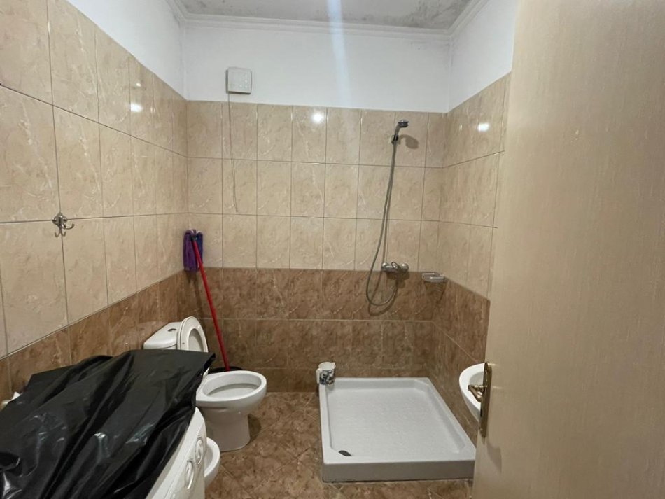 Tirane, jepet me qera apartament 1+1 Kati 7, 74 m² 430 € (Yzberisht)