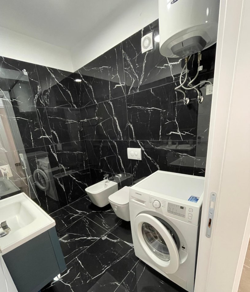 Tirane, jepet me qera apartament 2+1+Ballkon Kati 5, 90 m² 600 € (Golden Park, Yzberisht)