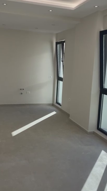 Tirane, jepet me qera ambjent biznesi Kati 4, 65 m² 400 Euro (spitali nene tereza)