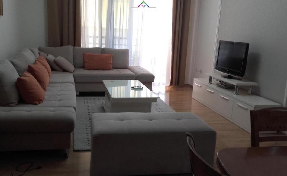 Tirane, jepet me qera apartament 2+1 Kati 8, 100 m² 650 € (stacion trenit)