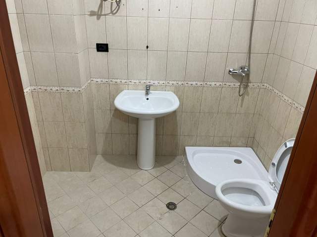 Tirane, jepet me qera apartament Kati 1, 92 m² 350 Euro (Fresk)