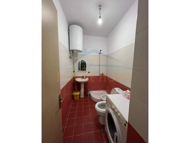 Tirane, jepet me qera apartament 1+1 Kati 7, 70 m² 350 Euro (Unaza e Re)