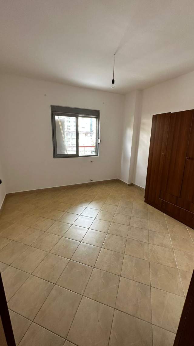 Tirane, shitet apartament 2+1+BLK Kati 3, 103 m² 95.000 Euro (Rruga Foto Xhavella)