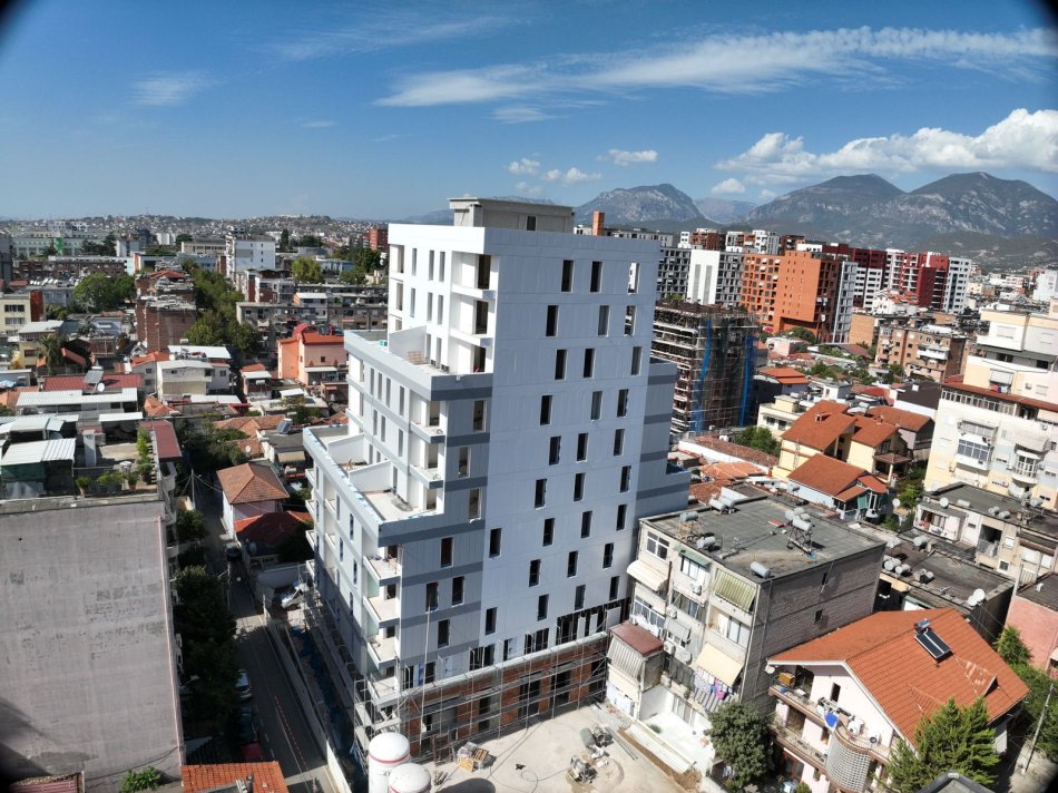 Tirane, shitet apartament 2+1 Kati 3, 75 m² 129.000 € (Oxhaku-Afer Pediatrise)