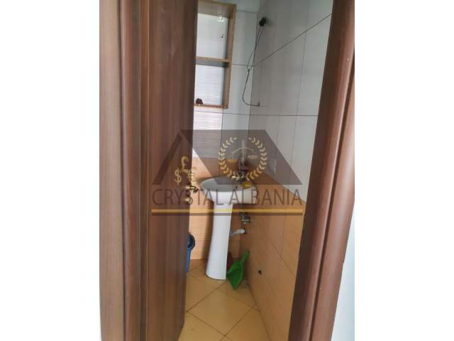 Tirane, shitet dyqan Kati 1, 30 m² 60.900 Euro (Bulevardi "Bajram Curri")