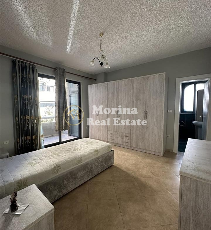 Tirane, jepet me qera apartament 3+1 Kati 3, 160 m² 1.200 € (Rruga Kosovarve)