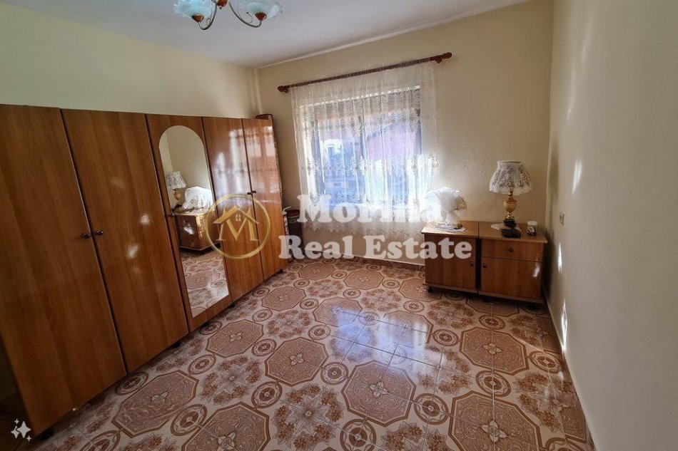 Tirane, jepet me qera apartament 1+1 Kati 2, 70 m² 800 € (Rruga Durresit)