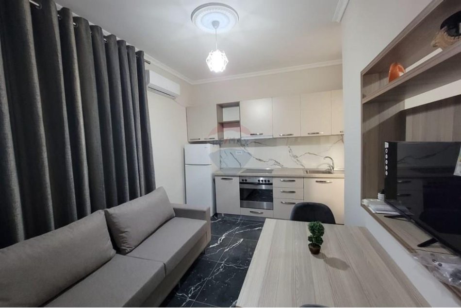 Tirane, jepet me qera garsonier 1+1 Kati 2, 32 m² 380 € (Yzberisht)