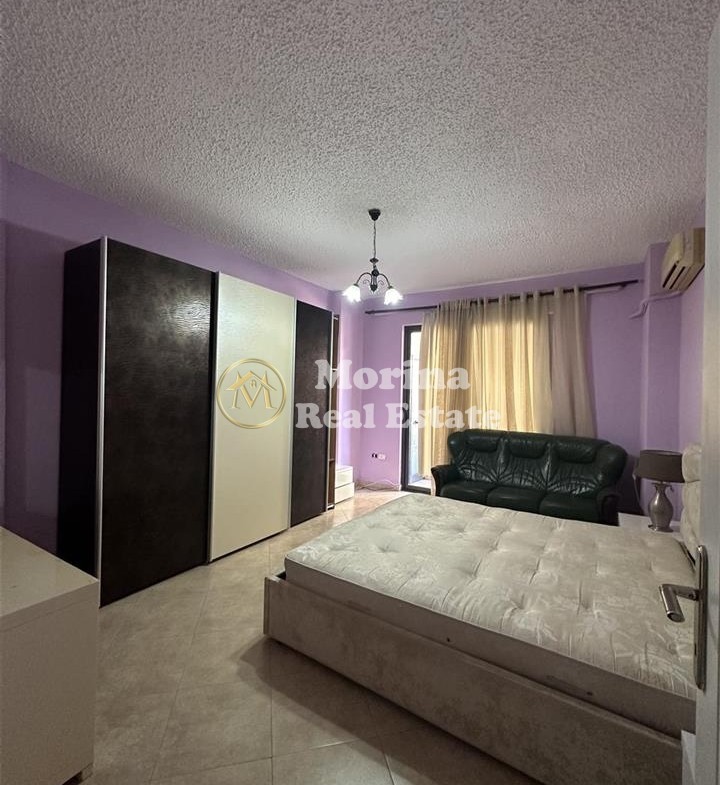 Tirane, jepet me qera apartament 3+1 Kati 3, 160 m² 1.200 € (Rruga Kosovarve)