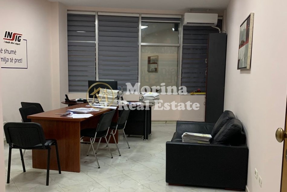 Tirane, jepet me qera zyre Kati 2, 38 m² 700 € (Rruga Elbasanit)