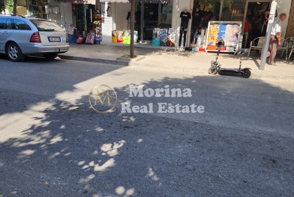 Tirane, shitet ambjent biznesi Kati 0, 40 m² 140.000 € (Kombinat)