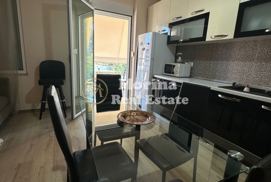 Tirane, jepet me qera apartament 2+1 Kati 2, 100 m² 650 € (Liqeni Thate)