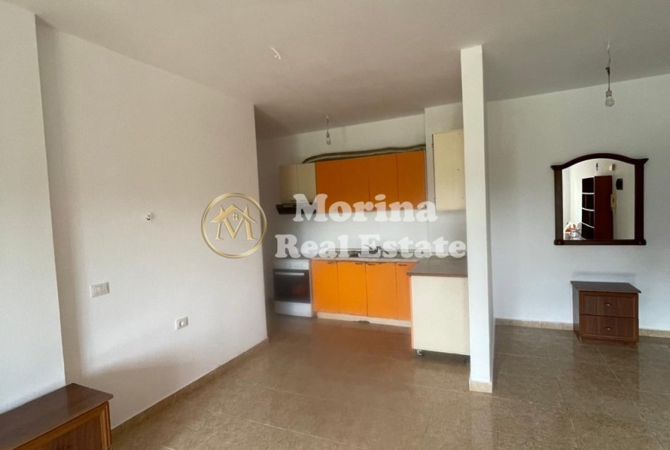 Tirane, jepet me qera apartament 2+1 Kati 3, 95 m² 450 € (Ish Fusha Aviacionit)