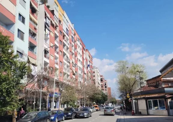 Tirane, jepet me qera apartament 2+1 Kati 3, 90 m² 350 € (yzberisht)