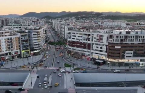 Tirane, jepet me qera apartament 2+1 Kati 3, 90 m² 350 € (Yzberisht)
