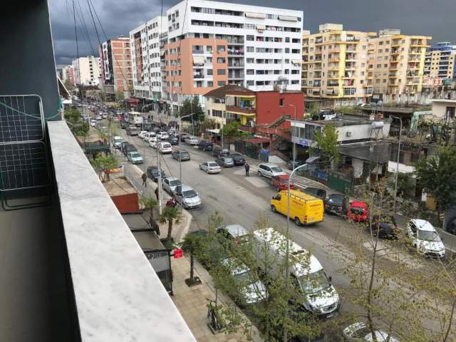 Tirane, shitet apartament 3+1 Kati 6, 134 m² 900 Euro/m2 (Yzberisht)