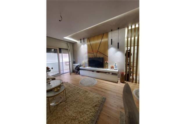 Tirane, ofert apartament 2+1 Kati 8, 97 m² 128.000 Euro (BULEVARDI YZBERISHT)