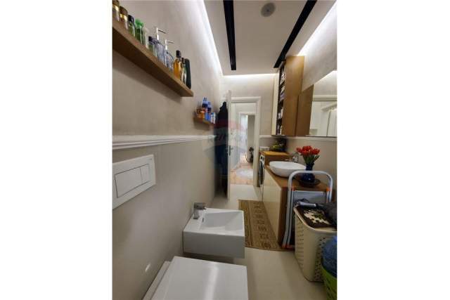 Tirane, ofert apartament 2+1 Kati 8, 97 m² 128.000 Euro (BULEVARDI YZBERISHT)