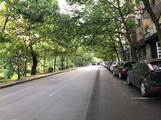 Tirane, shes dyqan Kati 0, 50 m² 105.000 Euro (Bulevardi Bajram Curri Tirane)