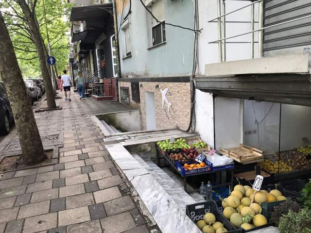 Tirane, shes dyqan Kati 0, 50 m² 105.000 Euro (Bulevardi Bajram Curri Tirane)