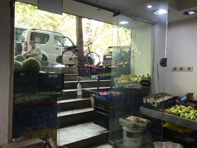 Tirane, shes dyqan Kati 0, 50 m² 105.000 Euro (Bulevardi Bajram Curri Tirane)