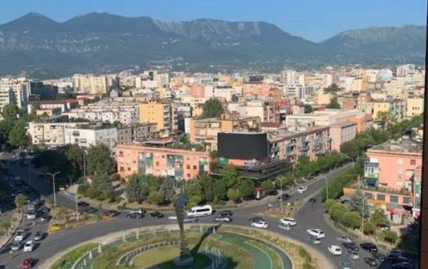Tirane, jepet me qera zyre Kati 0, 107 m² 1.000 € (ZOGU ZI)