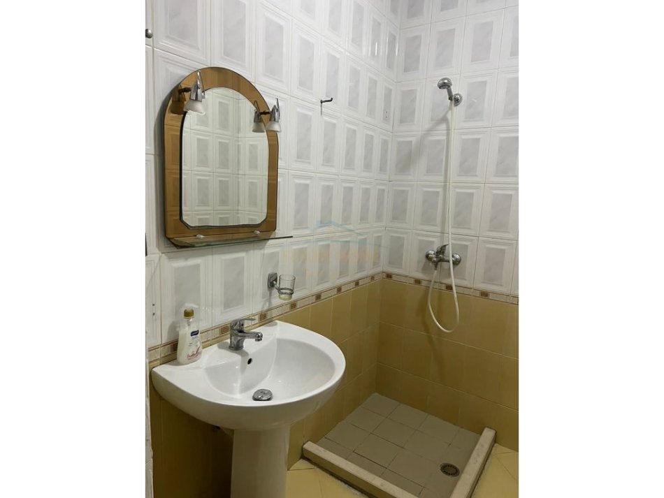 0683487469 Tirane, jepet me qera apartament 1+1+Ballkon Kati 6, 65 m² 500 € (ZOGU I ZI)