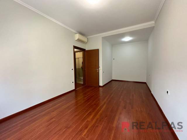 Tirane, jepet me qera zyre Kati 5, 82 m² 800 Euro (rruga e kavajes)