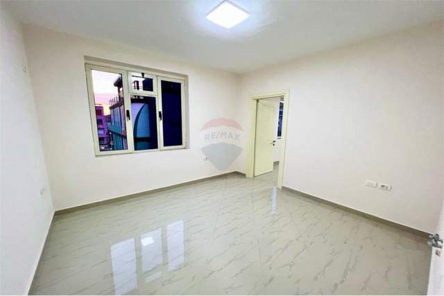 Tirane, jepet me qera zyre Kati 3, 120 m² 500 Euro
