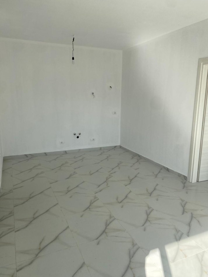 Tirane, jepet me qera apartament 2+1+Ballkon Kati 6, 90 m² 650 € (Myslym shyre)