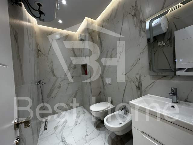 Tirane, jap me qera zyre Kati 9, 106 m² 600 Euro (Rruga e Dibres, Kompleksi Arlis)