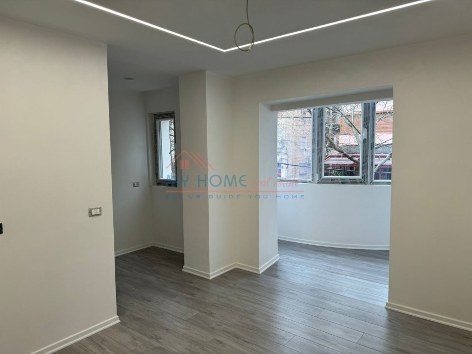 Zyre me Qira Xhamllik ne Tirane(Saimir)
