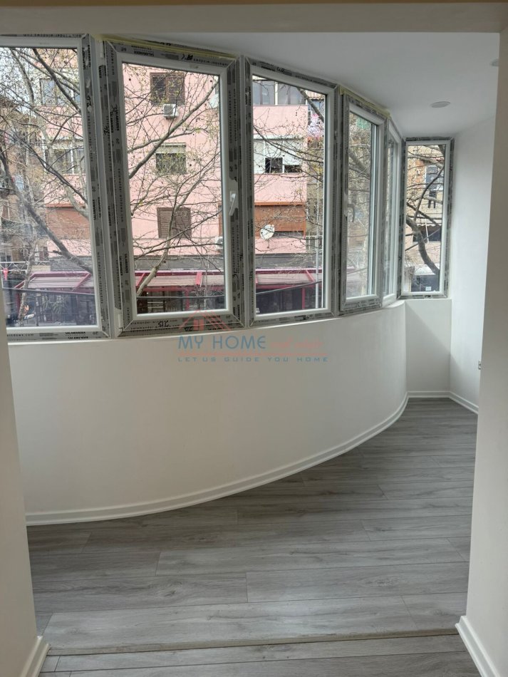 Zyre me Qira Xhamllik ne Tirane
