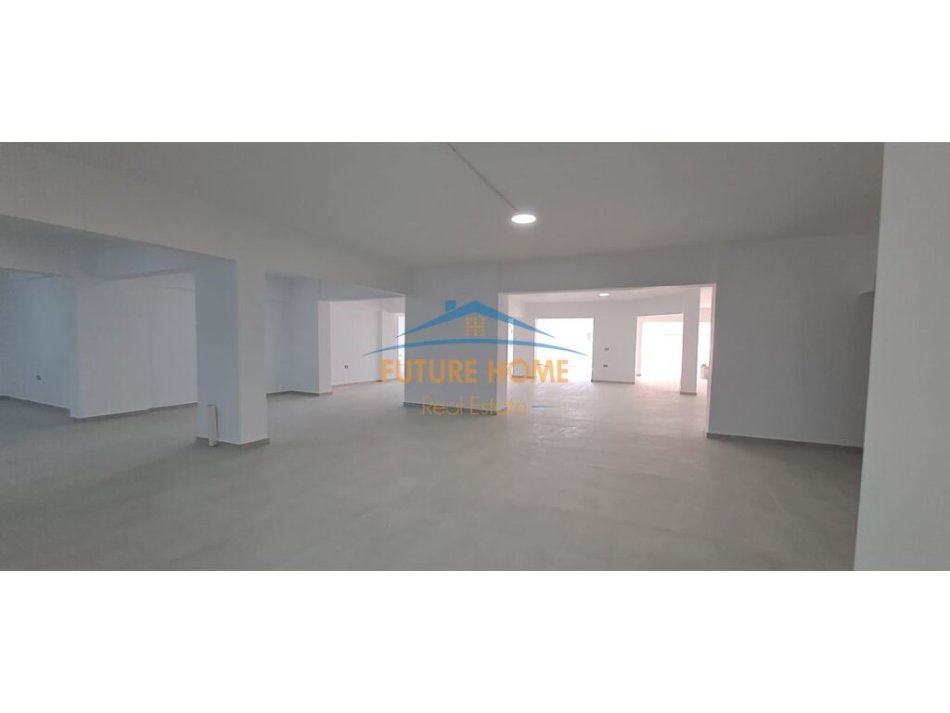 0683487469  Tirane, jepet me qera ambjent biznesi Kati 1, 980 m² 6.500 € (Rruga Dritan Hoxha)