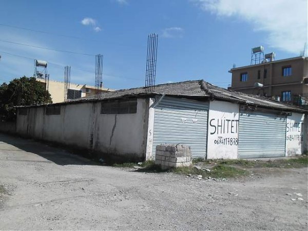 OKAZION:  Cerrik - Gramsh.  Magazin . Siperfaqe 292.6 m2. 125.000  Euro.  Rruga  NACIONALE.