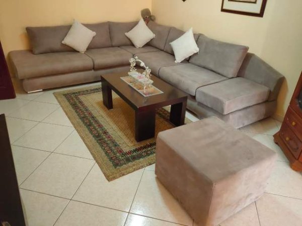 Tirane, shes kend divanesh 49.000 Leke