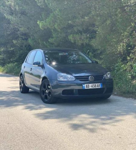 Tirane, shes makine Volkswagen GOLF V Viti 2004, 3.700 Euro