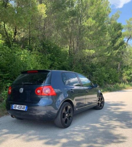 Tirane, shes makine Volkswagen GOLF V Viti 2004, 3.700 Euro